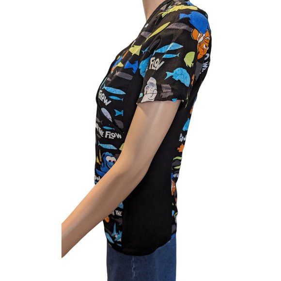 Disney Pixar Sz XS Faux Wrap Scrub Top Finding Dory RN, PEDS, VET Stretch Pocket - Picture 3 of 7